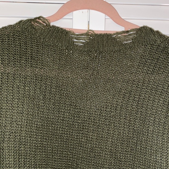 No Comment Distressed Long Sleeve V-Neck Army Green Pullover Size XL - Picture 9 of 12
